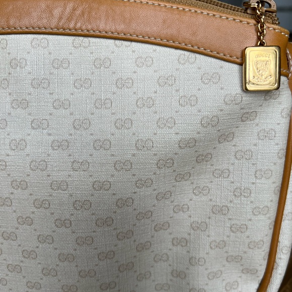 Gucci Beautiful  Vintage Shoulder Crossover - Picture 3 of 6